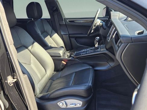 Used 2018 Porsche Macan Turbo image 34