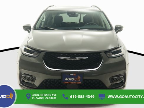 Used 2022 Chrysler Pacifica Touring-L FWD image 4