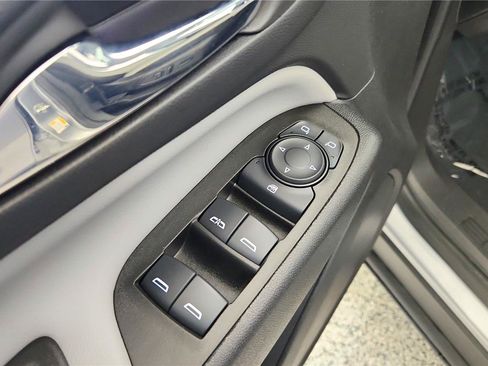 Used 2023 Chevrolet Equinox LS w/ LS Convenience Package FWD image 29