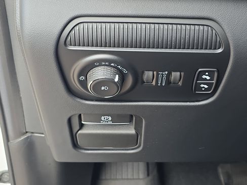 Used 2022 Jeep Grand Wagoneer Series II AWD/4WD image 29