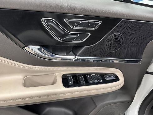 Used 2023 Lincoln Corsair AWD image 27