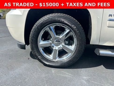 Used 2013 Chevrolet Avalanche LTZ image 9