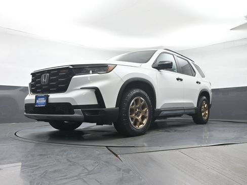 Used 2024 Honda Pilot TrailSport image 30