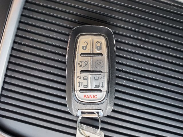 Used 2024 Chrysler Pacifica Touring-L FWD image 32