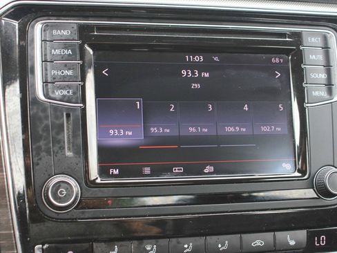 Used 2016 Volkswagen Passat 1.8T image 17