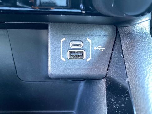 Used 2023 Jeep Compass Limited image 11