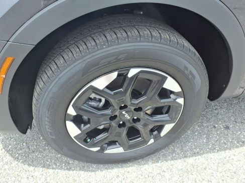 New 2025 Kia Sorento S image 14