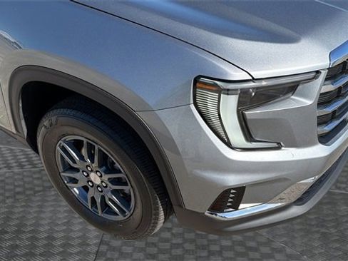 Used 2025 GMC Acadia Elevation image 10