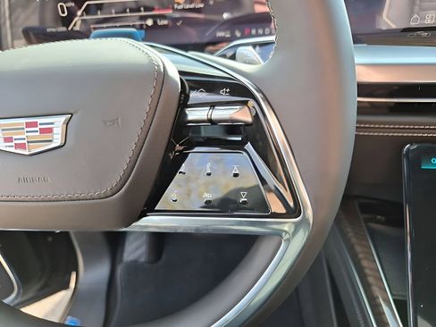 New 2026 Cadillac Escalade ESV Platinum Sport w/ LPO, ONYX Package image 32