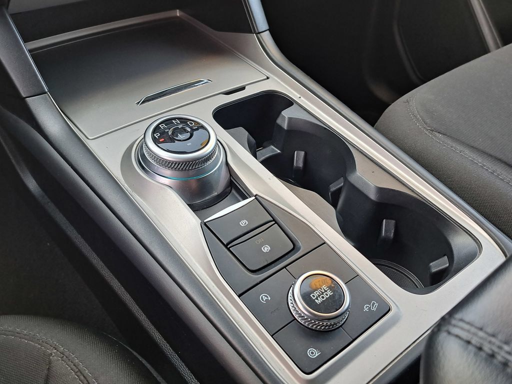 Used 2023 Ford Explorer XLT AWD/4WD image 13