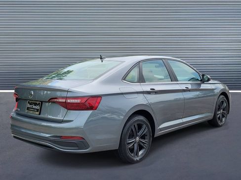 Used 2023 Volkswagen Jetta SE w/ Panoramic Sunroof Package FWD image 3