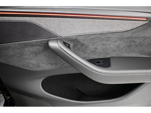 Used 2026 Tesla Model Y Long Range RWD image 18
