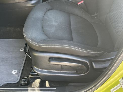 Used 2015 Kia Soul + image 10