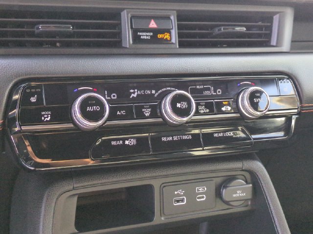 Used 2025 Honda Pilot TrailSport image 24