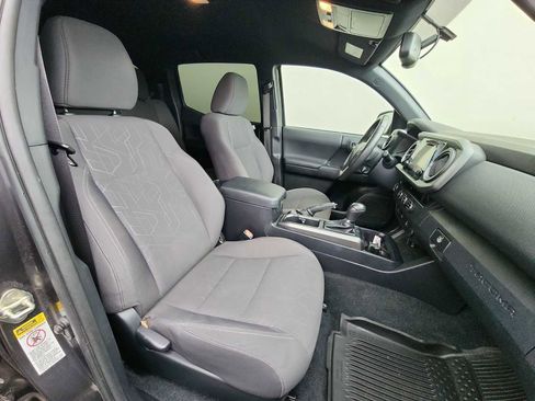 Used 2017 Toyota Tacoma TRD Sport image 25