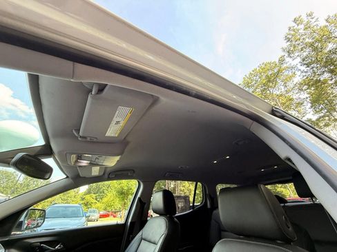 Used 2017 GMC Acadia SLT AWD/4WD image 52