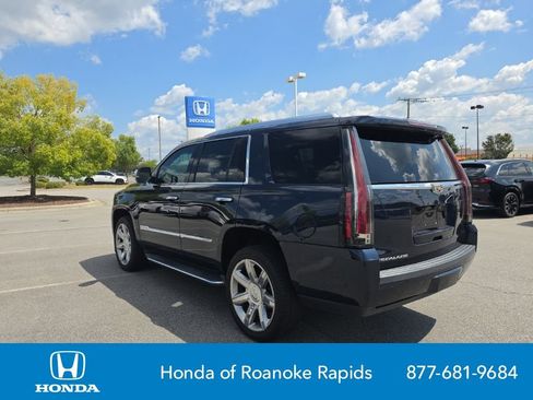 Used 2019 Cadillac Escalade Luxury RWD image 3