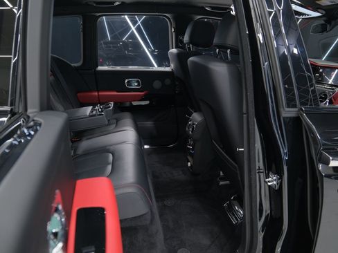 Used 2025 Rolls-Royce Cullinan image 38
