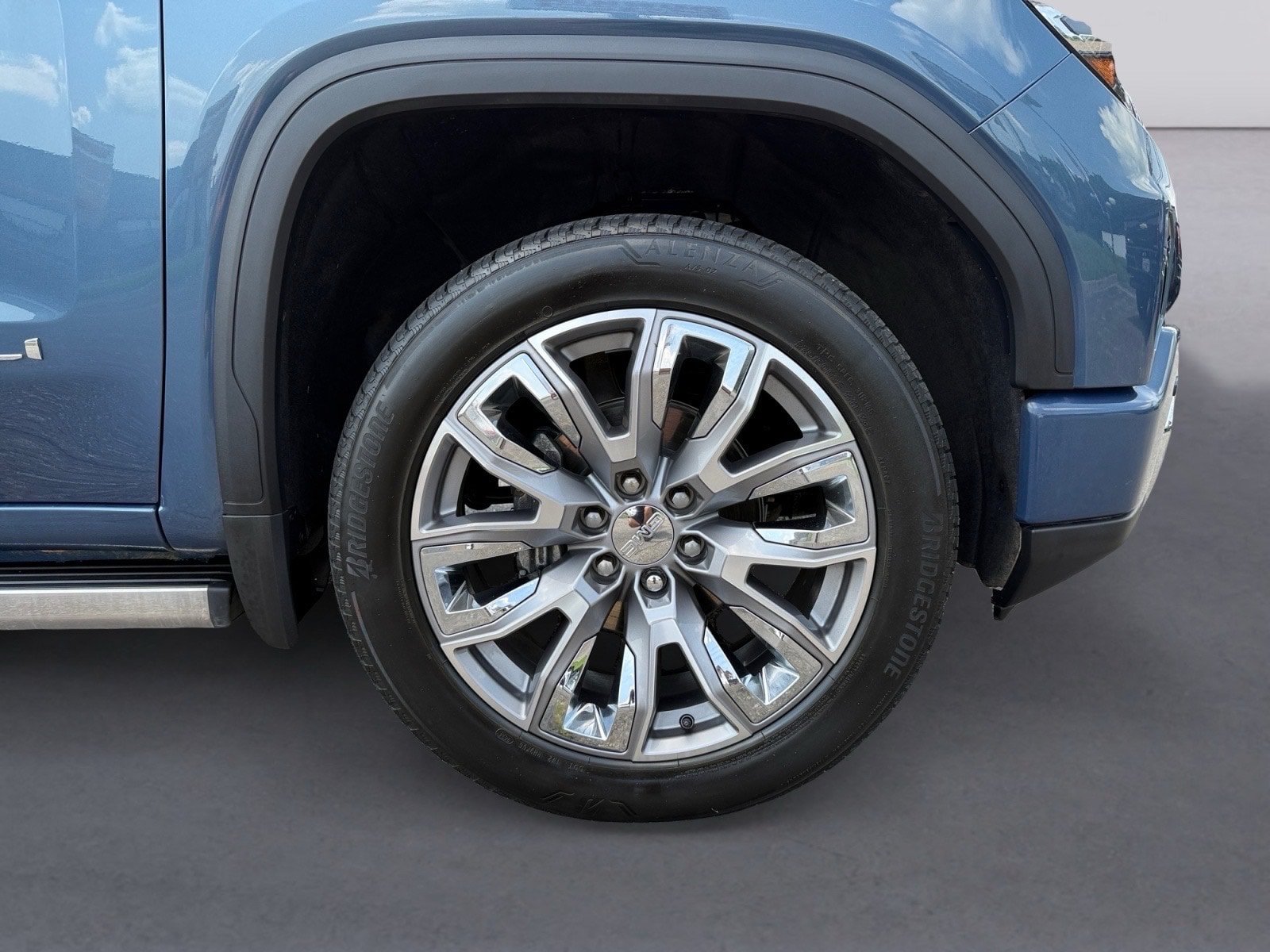 Used 2025 GMC Sierra 1500 Denali AWD/4WD image 9