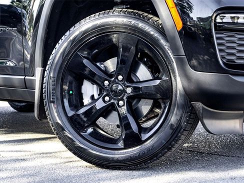 New 2025 Jeep Grand Cherokee Limited w/ Black Appearance Package image 2