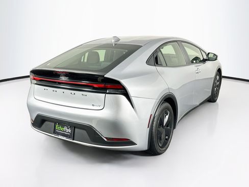 Used 2025 Toyota Prius LE FWD image 9