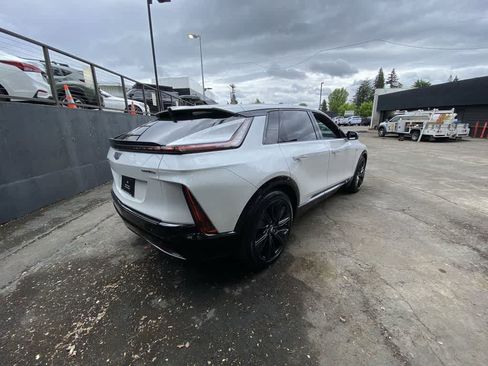 Certified 2025 Cadillac Lyriq Sport w/ LPO, Floor Liner Package AWD/4WD image 6
