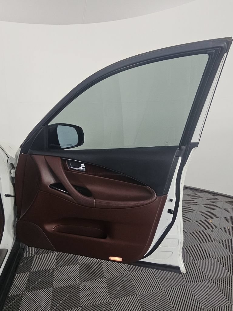 Used 2017 INFINITI QX50 2WD w/ Premium Package image 18