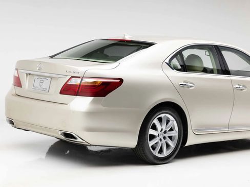 Used 2012 Lexus LS 460 w/ Luxury Value Edition RWD image 27