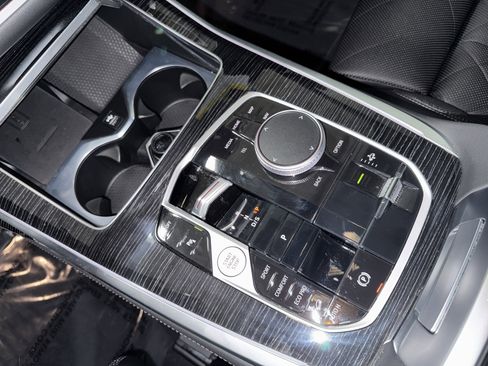 Certified 2025 BMW X7 xDrive40i w/ M Sport Package image 28