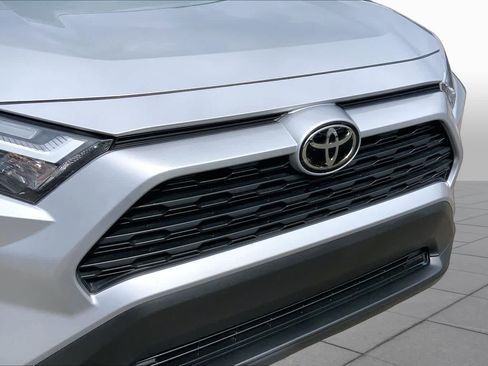 Used 2025 Toyota RAV4 XLE FWD image 30