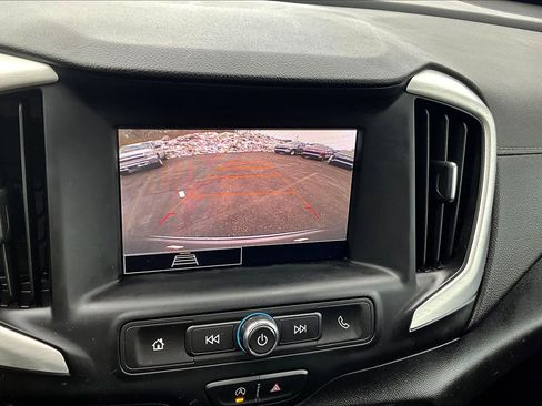 Used 2024 GMC Terrain SLE w/ Driver Convenience Package image 9