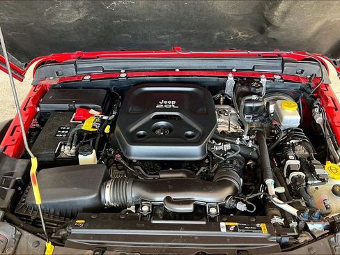 Used 2022 Jeep Wrangler Unlimited Rubicon w/ Cold Weather Group AWD/4WD image 12