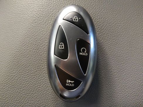Used 2025 Hyundai Elantra Hybrid FWD image 32