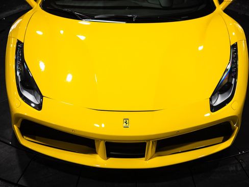 Used 2018 Ferrari 488 GTB RWD image 22
