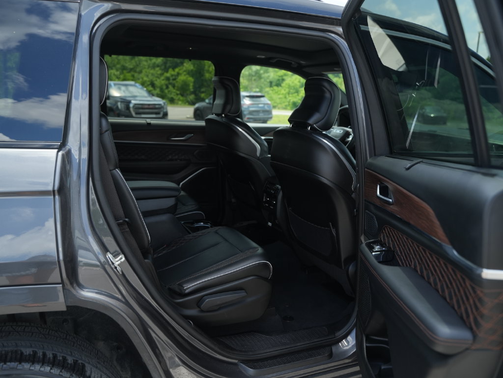 Used 2023 Jeep Grand Cherokee L Summit w/ Advanced Protech Group IV AWD/4WD image 25