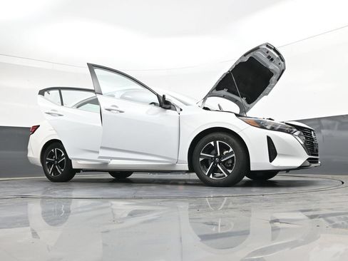 Used 2025 Nissan Sentra SV FWD image 33
