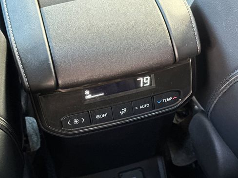 Used 2023 Toyota Highlander Limited image 15