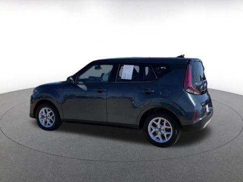 Used 2025 Kia Soul LX w/ LX Technology Package FWD image 9