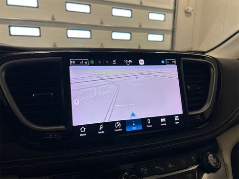 Used 2022 Chrysler Pacifica Limited image 23