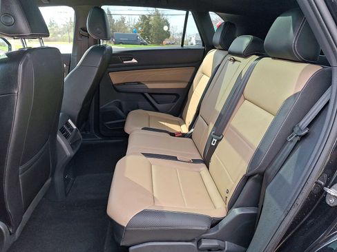 Used 2022 Volkswagen Atlas Cross Sport SE w/ Panoramic Sunroof Package image 8