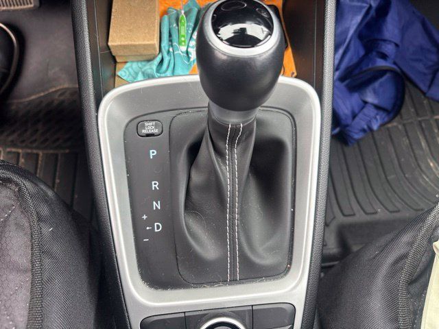 Certified 2024 Hyundai Venue SEL FWD image 9