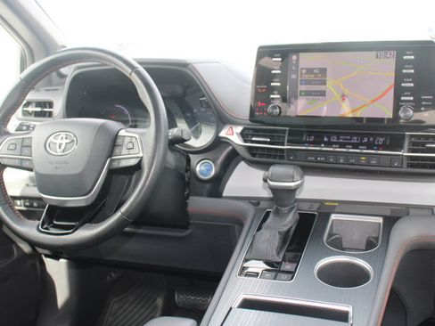 Used 2021 Toyota Sienna XSE w/ XSE Plus Package AWD/4WD image 24