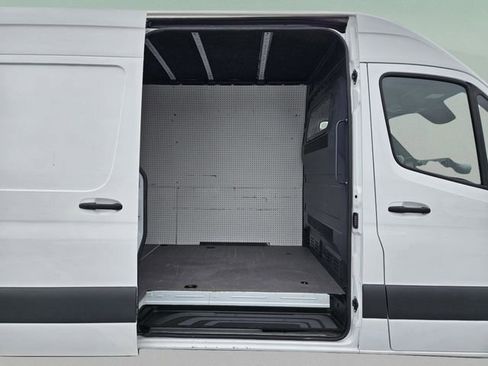 Used 2024 Mercedes-Benz Sprinter 3500 image 21