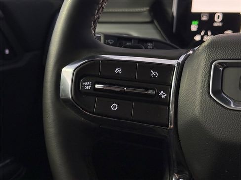 Used 2025 GMC Acadia Elevation image 25