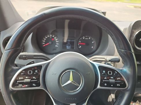 Used 2019 Mercedes-Benz Sprinter 2500 image 21