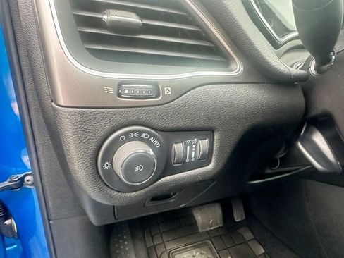 Used 2022 Jeep Cherokee Latitude Lux w/ Sun & Sound Group AWD/4WD image 25
