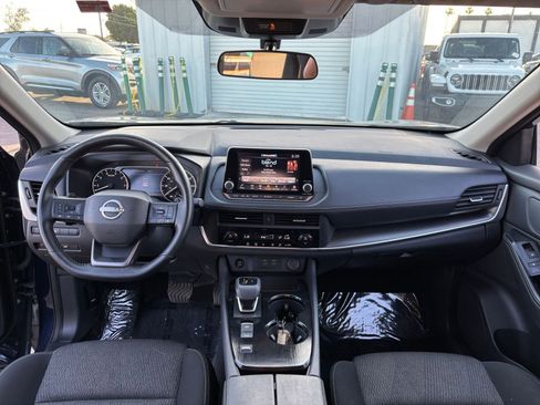 Used 2025 Nissan Rogue SV FWD image 35