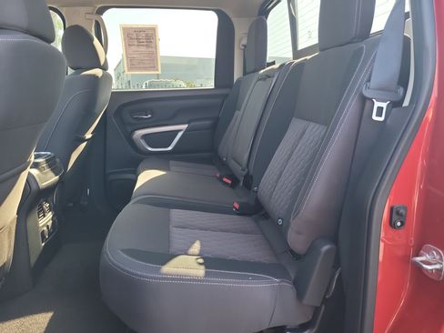 Used 2023 Nissan Titan SV w/ SV Convenience Package RWD image 12