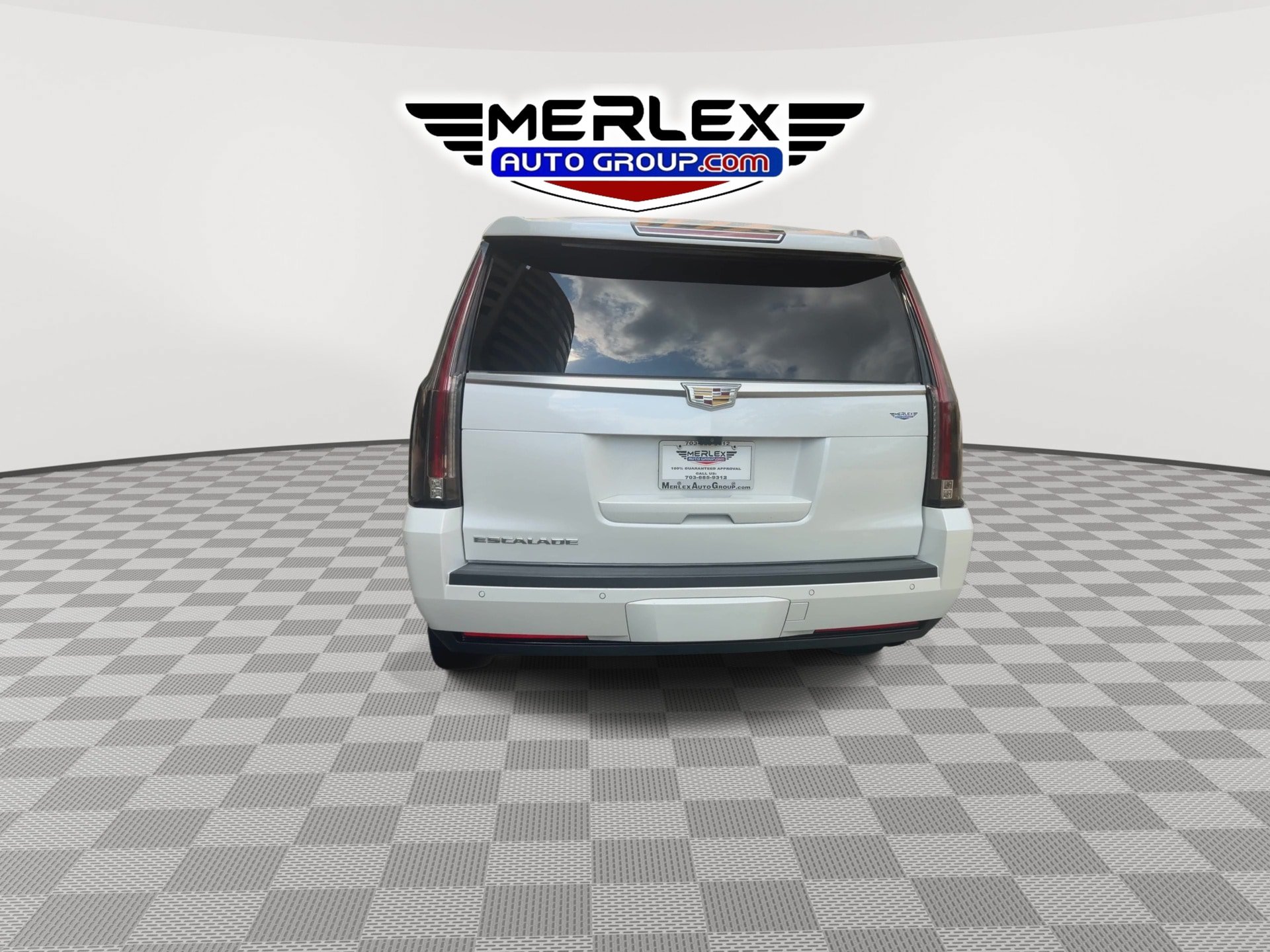 Used 2018 Cadillac Escalade ESV Platinum RWD image 7