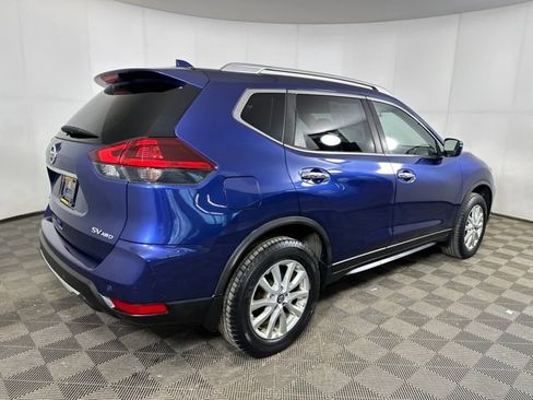 Used 2020 Nissan Rogue SV image 3